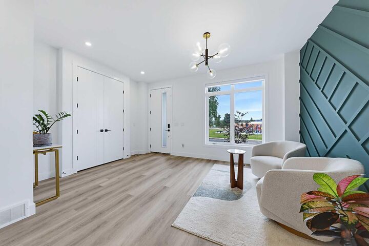 Property Photo:  7341 37 Avenue NW  AB T3B 1W7 