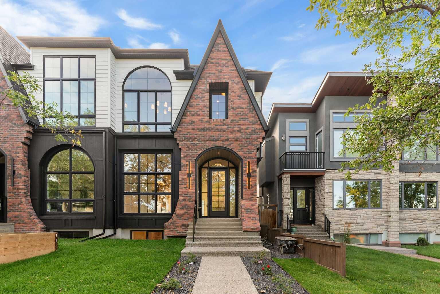 Property Photo:  2811 35 Street SW  AB T3E 2Y4 