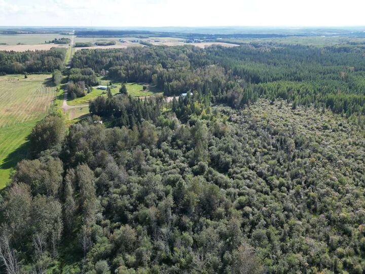 Property Photo:  NE-22-66-22-W4 Range Road 222  AB T9S 2B2 