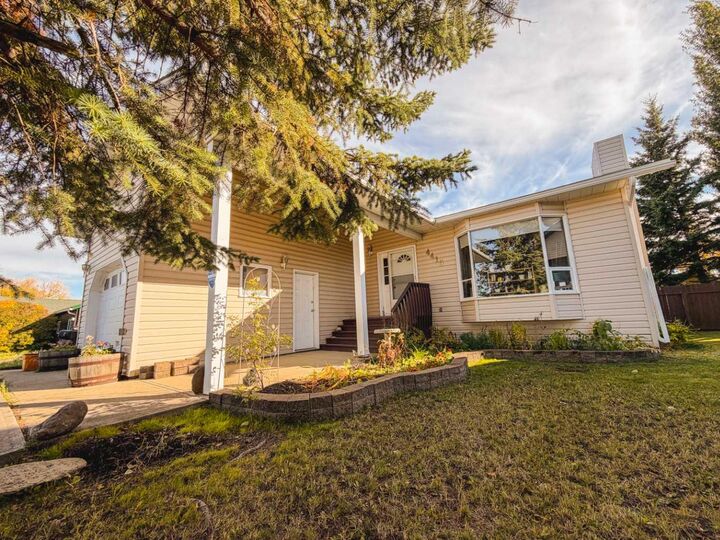Property Photo:  4415 46 Avenue  AB T0H 3A0 