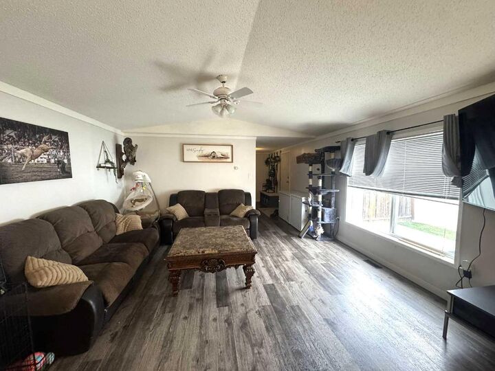 Property Photo: 12127 97B Street AB T8V 7P2