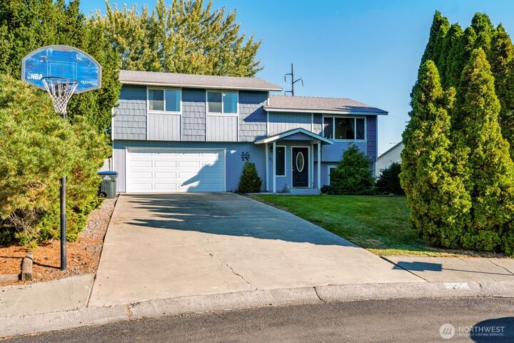 Property Photo:  101  Ernst Place  WA 98837 