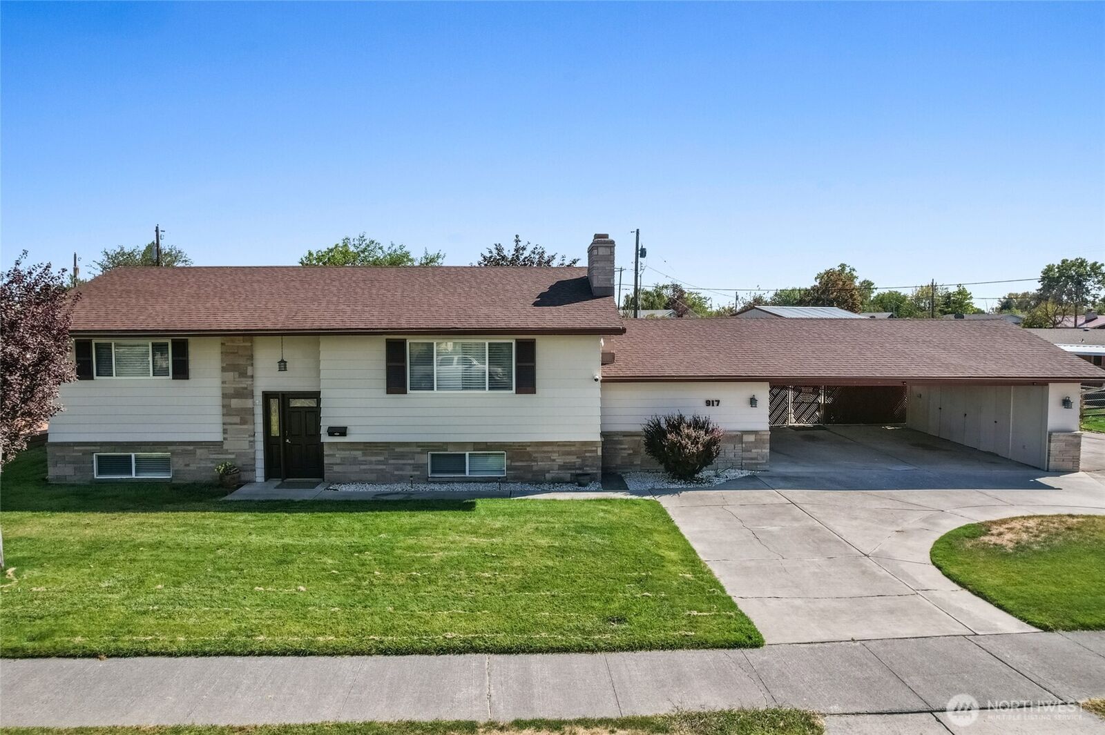 Property Photo:  917 S Dahlia Drive  WA 98837 