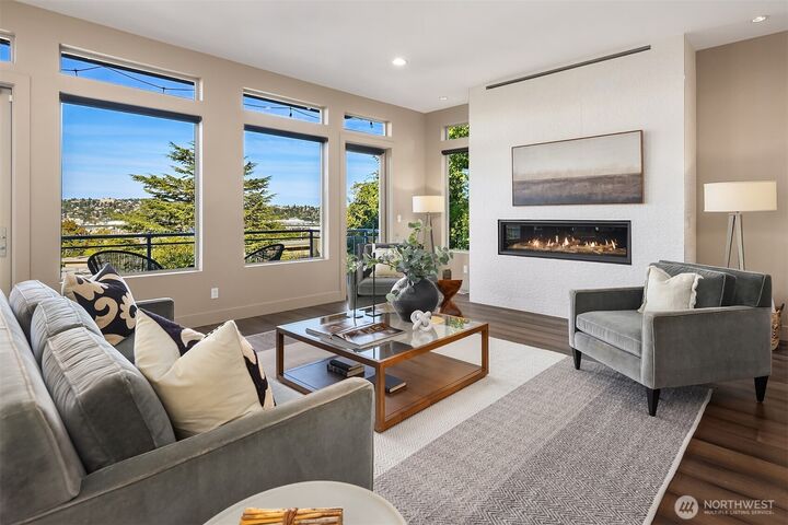 Property Photo:  4025  Burton Place W  WA 98199 