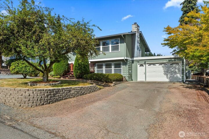 Property Photo: 7819 225th Place SW WA 98026