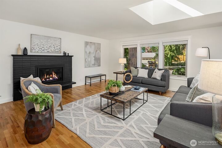 Property Photo: 2810 127th Avenue NE WA 98005