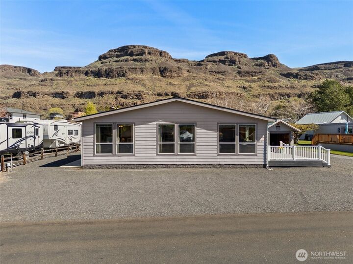 Property Photo: 905 /919 Hunter Avenue SW WA 98848