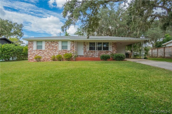 Property Photo:  658 SE 33rd Avenue  FL 34471 