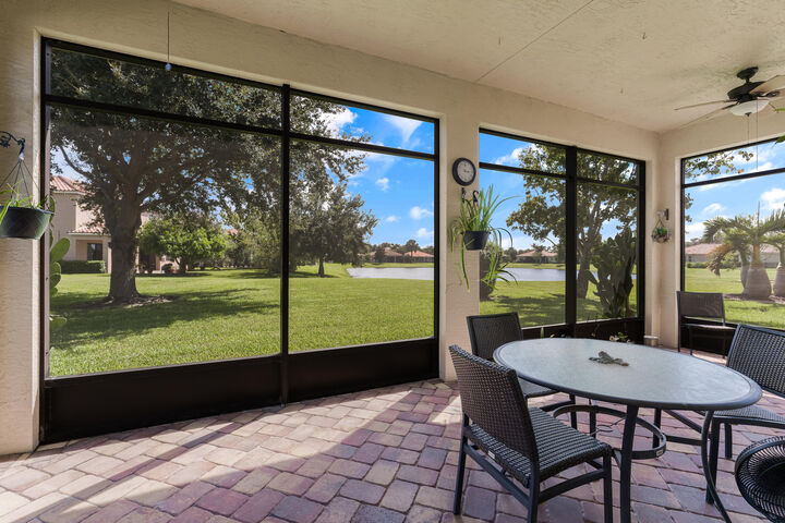 Property Photo:  5566 57th Way  FL 32967 