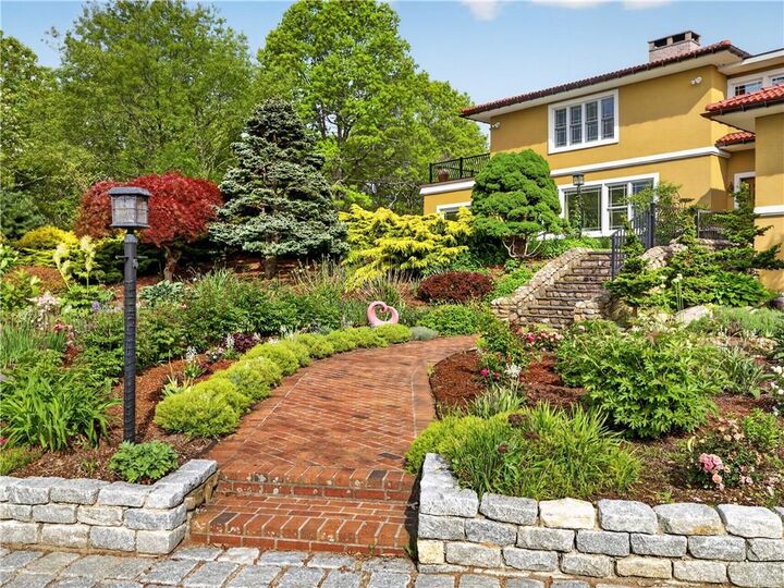 Property Photo: 325 Post Road RI 02891