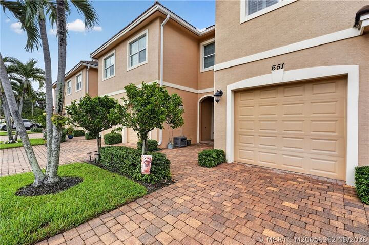 Property Photo:  651 SW Glen Crest Way  FL 34997 