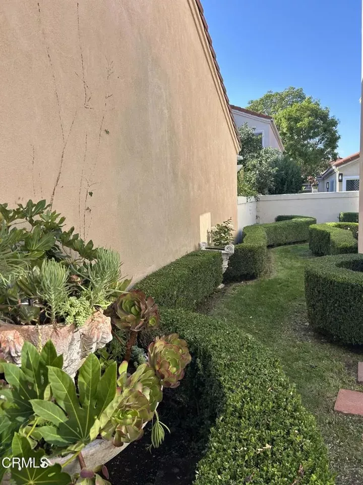 Property Photo:  852 Vista Arriago  CA 93012 