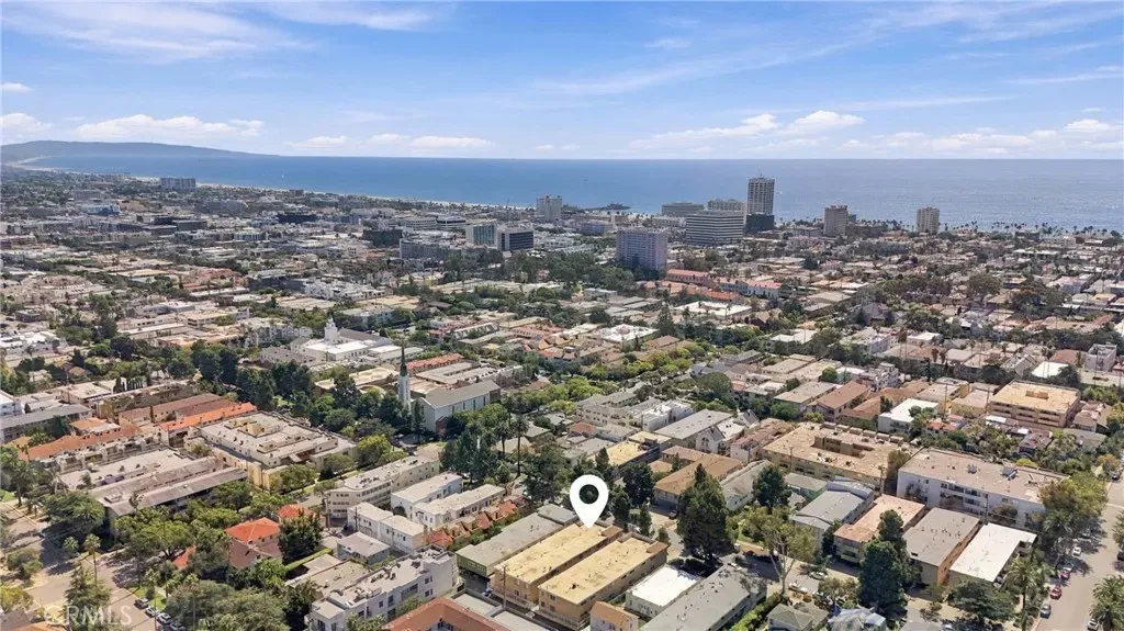 Property Photo:  933 11th Street 9  CA 90403 