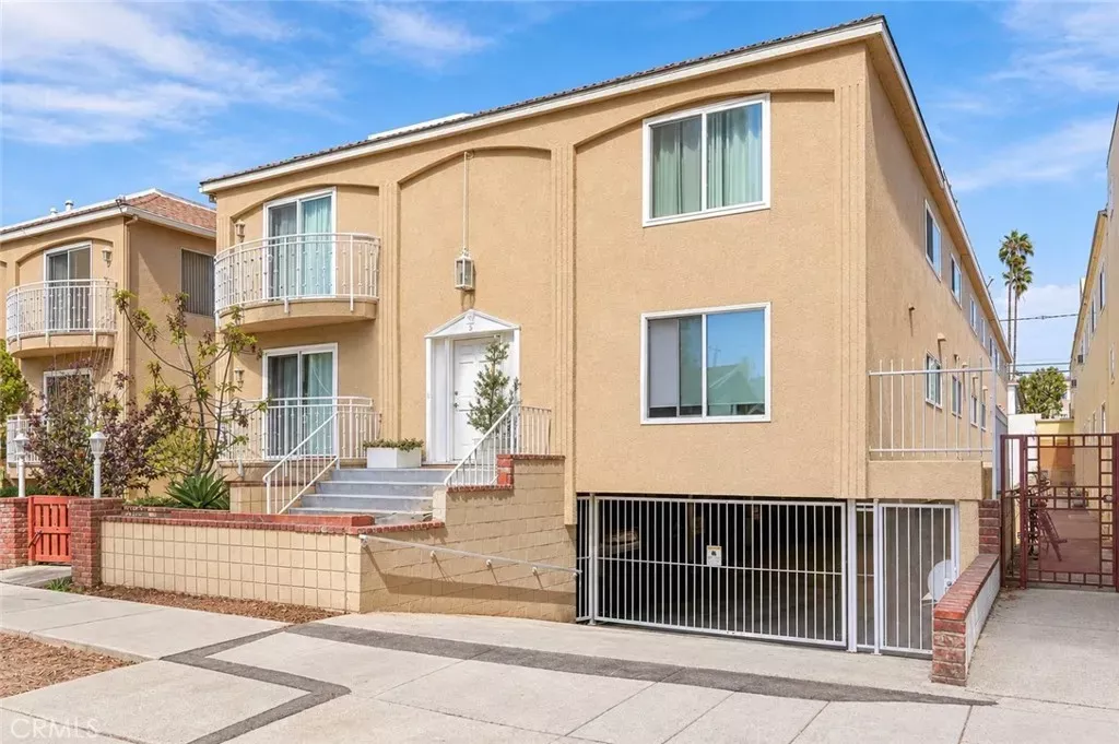 Property Photo:  933 11th Street 9  CA 90403 