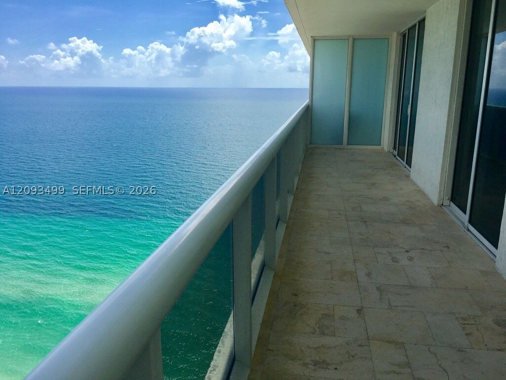 Property Photo:  