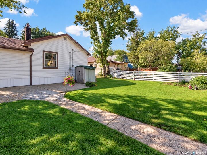 Property Photo:  410 Grandview Street W  SK S6H 5L1 