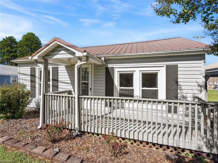 Property Photo:  24 Forest Hill Road  NC 27295 