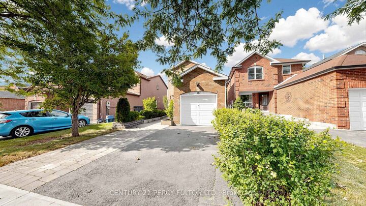 Property Photo:  18 Tipton Crescent  ON L1T 2L1 