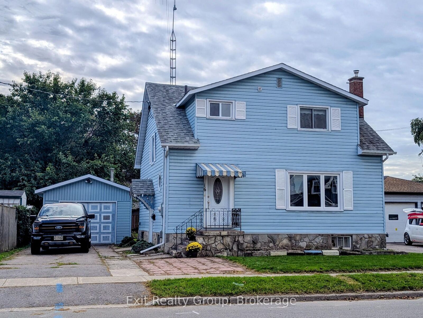 Property Photo:  16 Mercia Street  ON K8V 2P3 