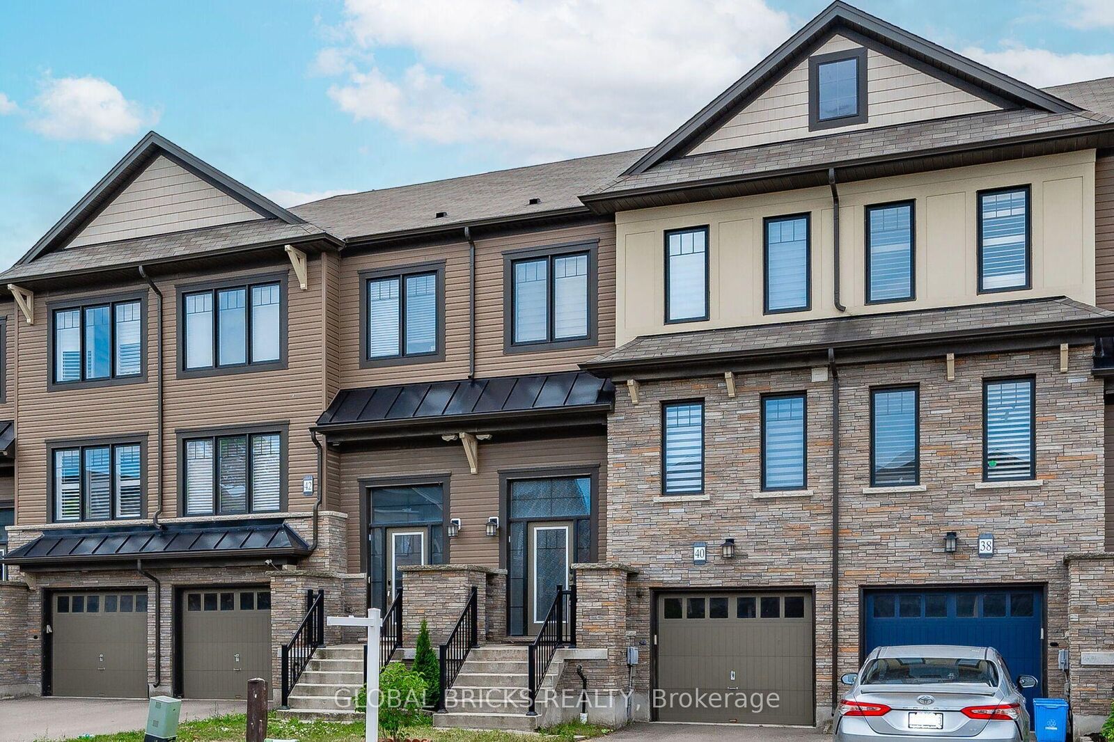 Property Photo:  40 Crafter Crescent  ON L8J 0H6 