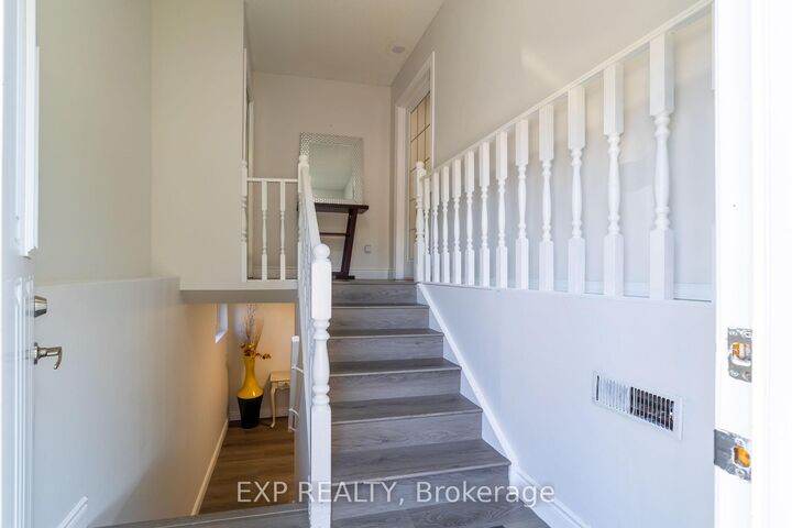 Property Photo:  137 Nickolas Crescent  ON N3C 3L7 