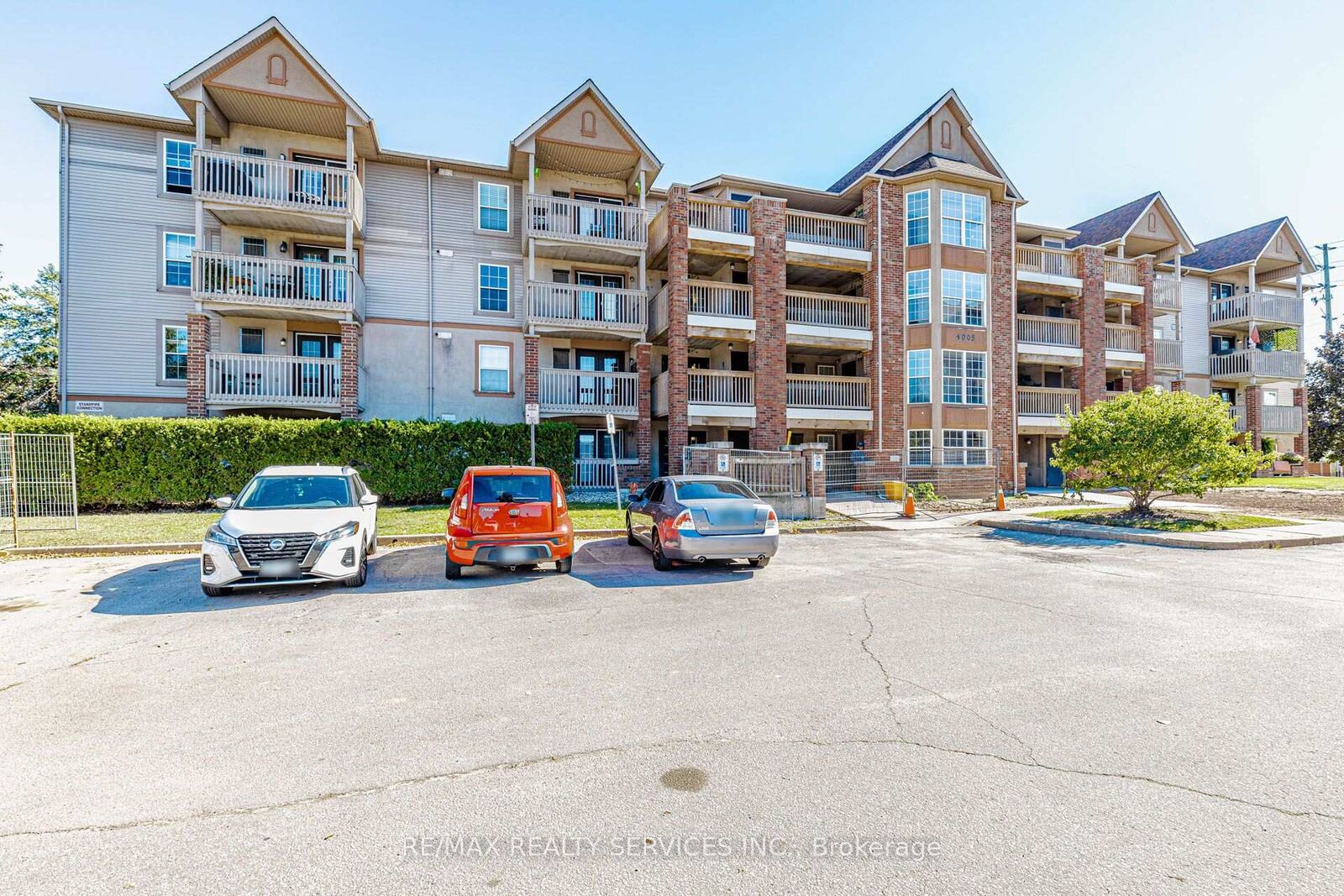 Property Photo:  4005 Kilmer Drive 310  ON L7M 4M2 