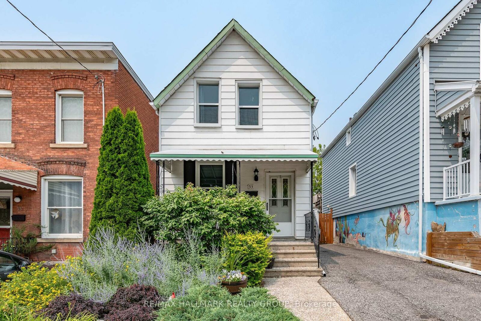 Property Photo:  53 Louisa Street  ON K1R 6Y7 