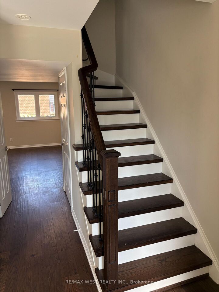 Property Photo:  900 Central Park Drive 104  ON L6S 3J6 