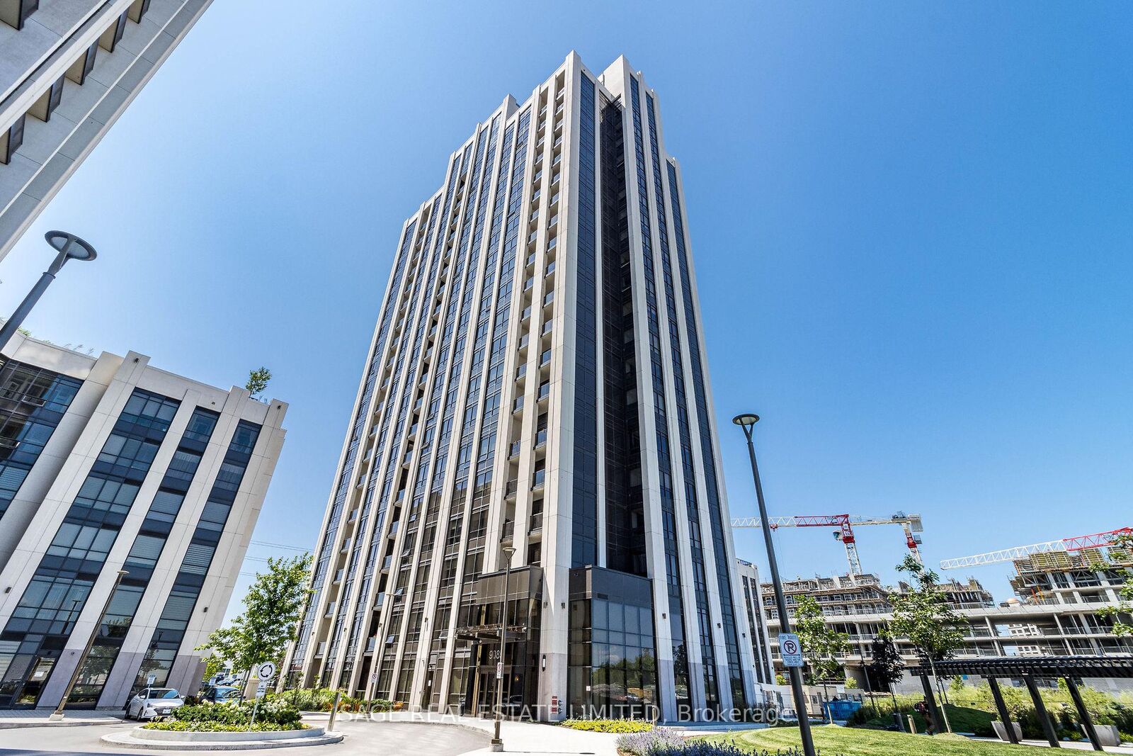 Property Photo:  9085 Jane Street 111  ON L4K 0L8 