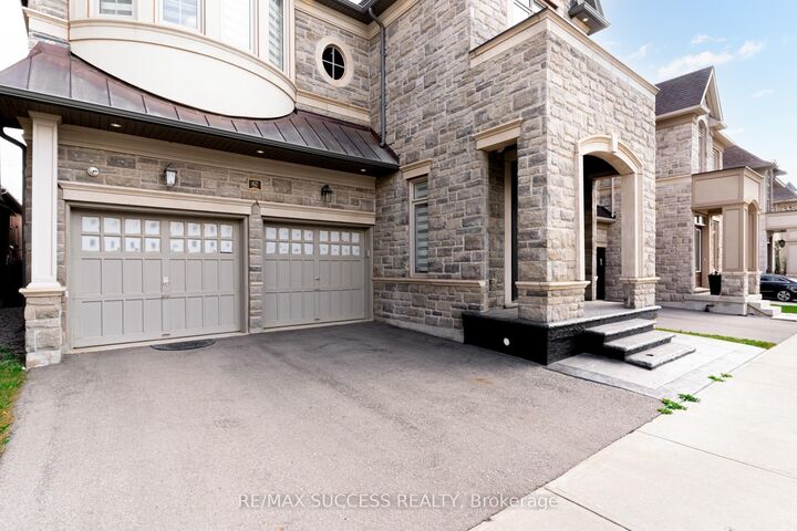 Property Photo: 62 Threshing Mill Boulevard ON L6H 7C5