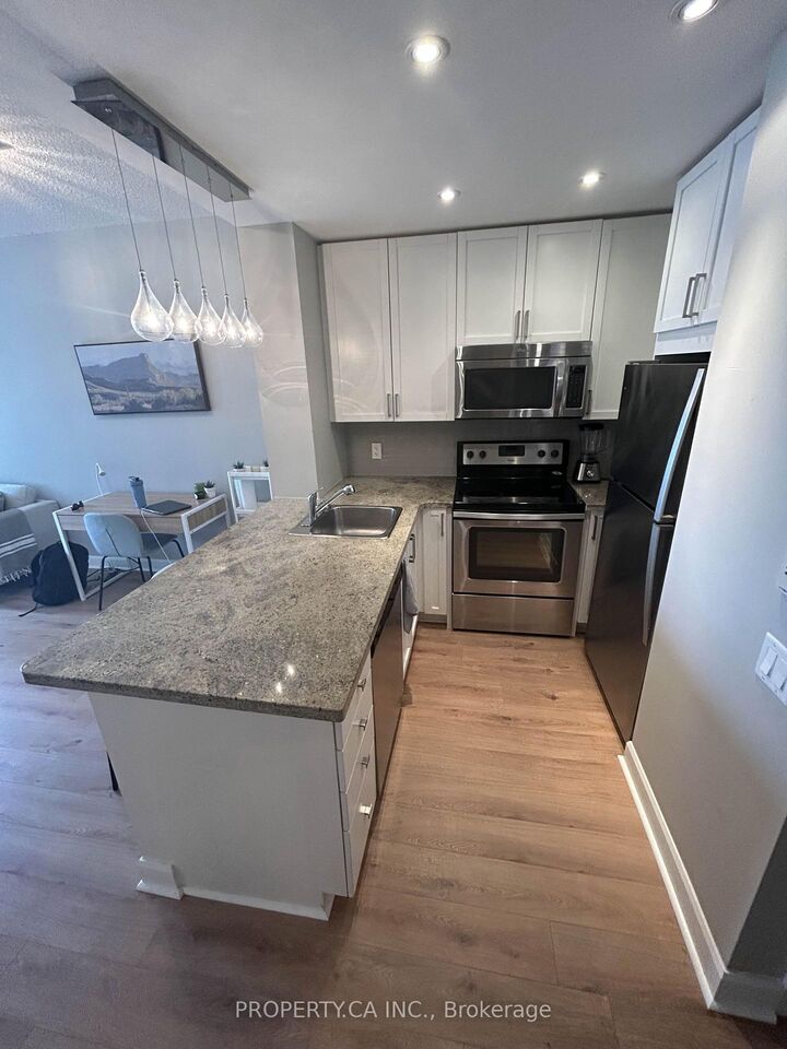 Property Photo:  85 Bloor Street E 1503  ON M4W 3Y1 