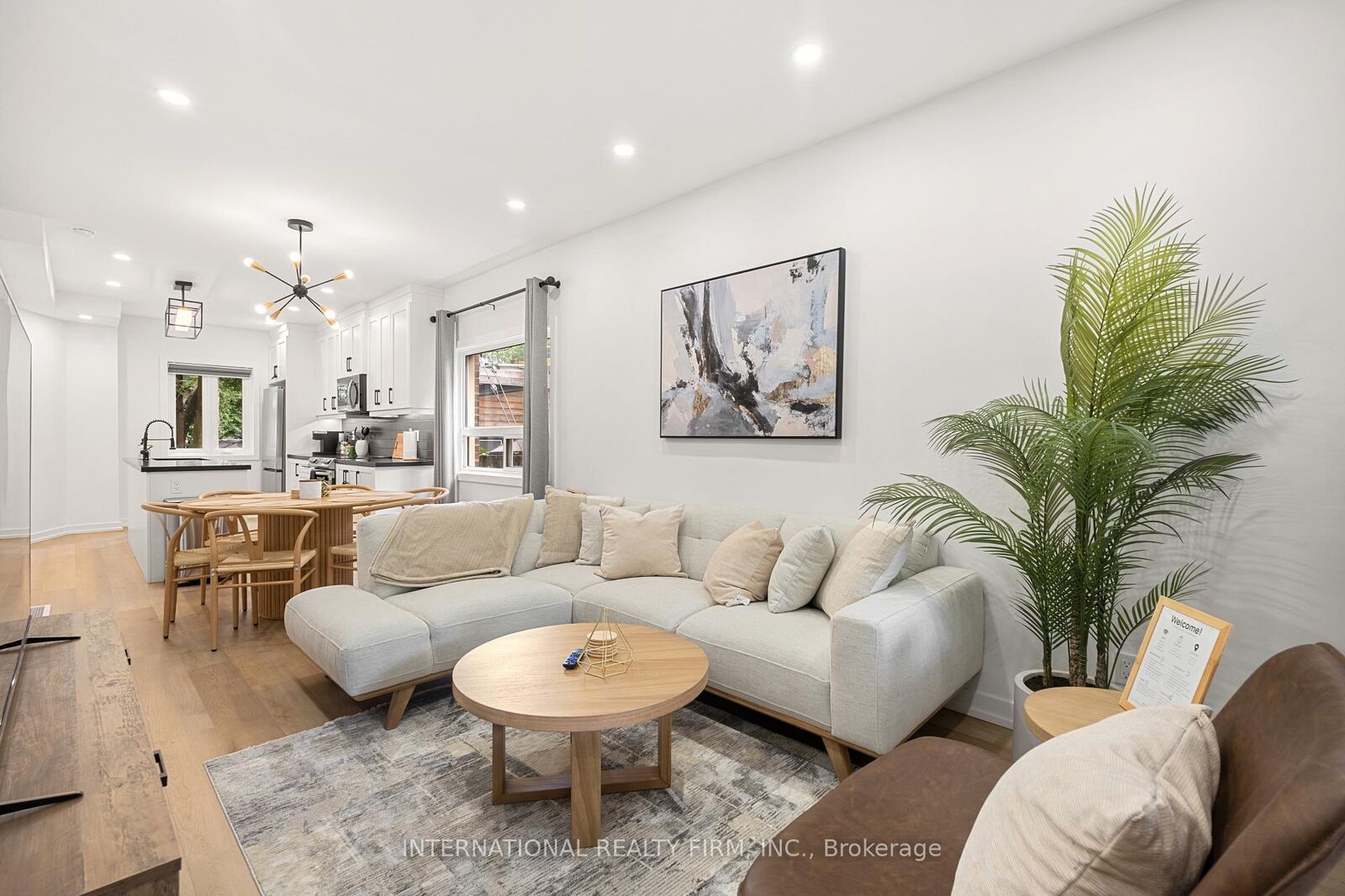 Property Photo:  171 Duplex Avenue  ON M5P 2A8 