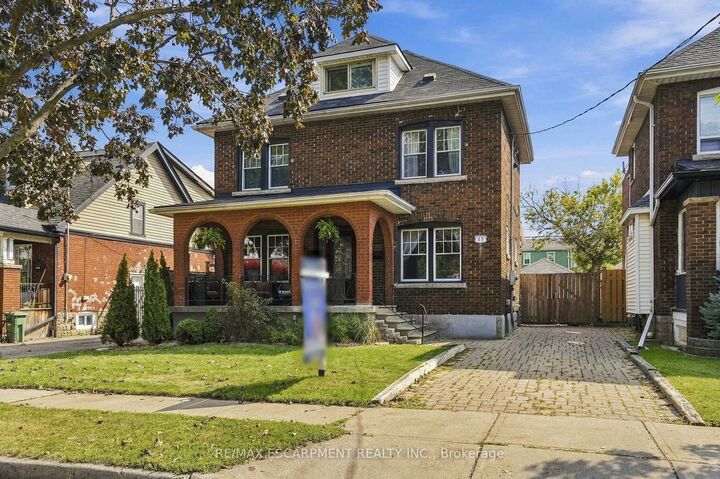 Property Photo:  17 Tuxedo Avenue S  ON L8K 2R7 