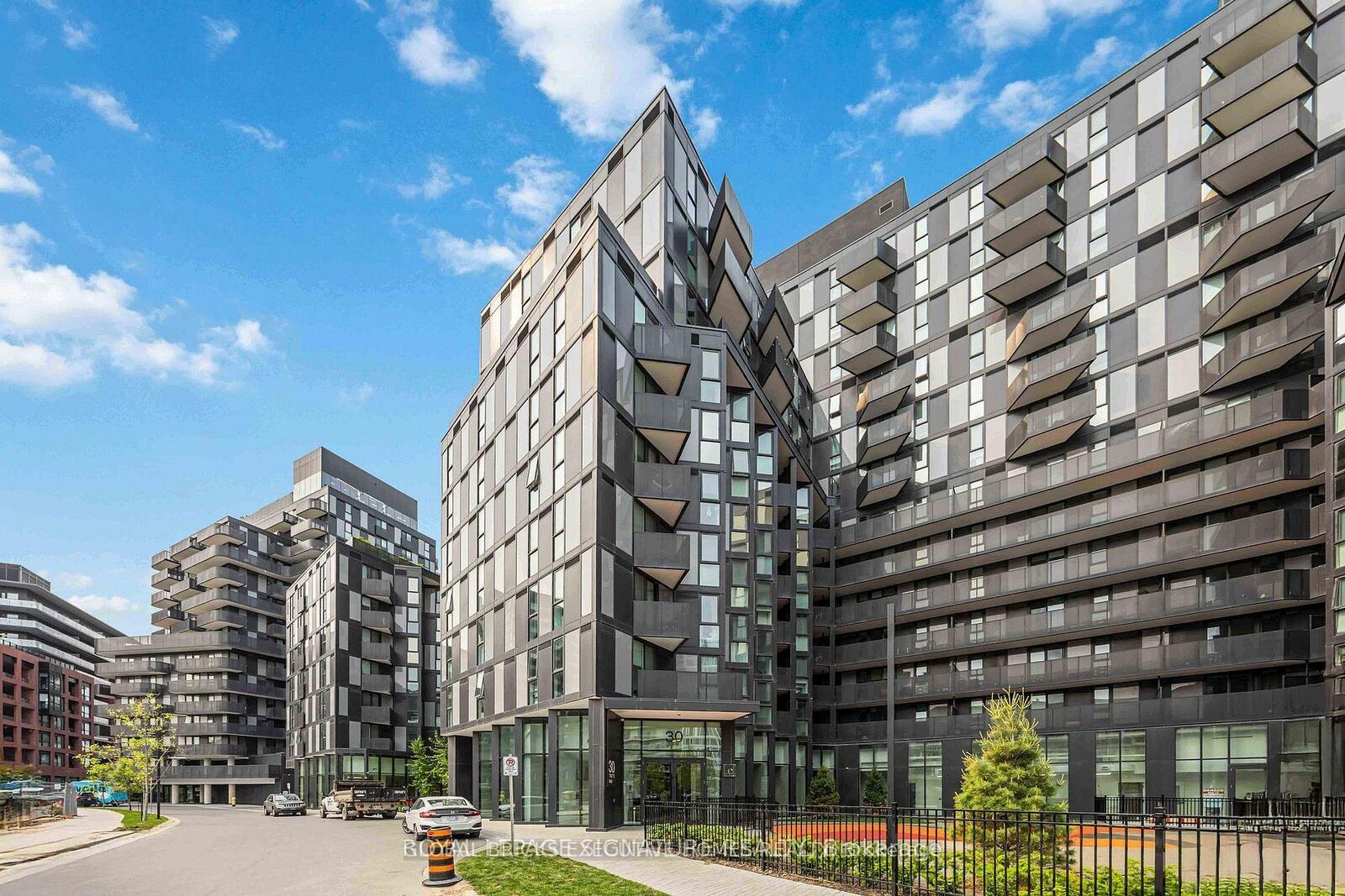 Property Photo:  30 Tretti Way 1305  ON M3H 0E3 