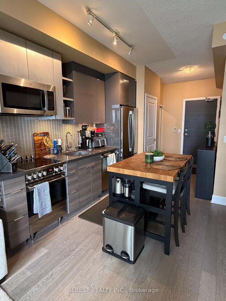 Property Photo:  33 Shore Breeze Drive 3302  ON M8V 0G1 