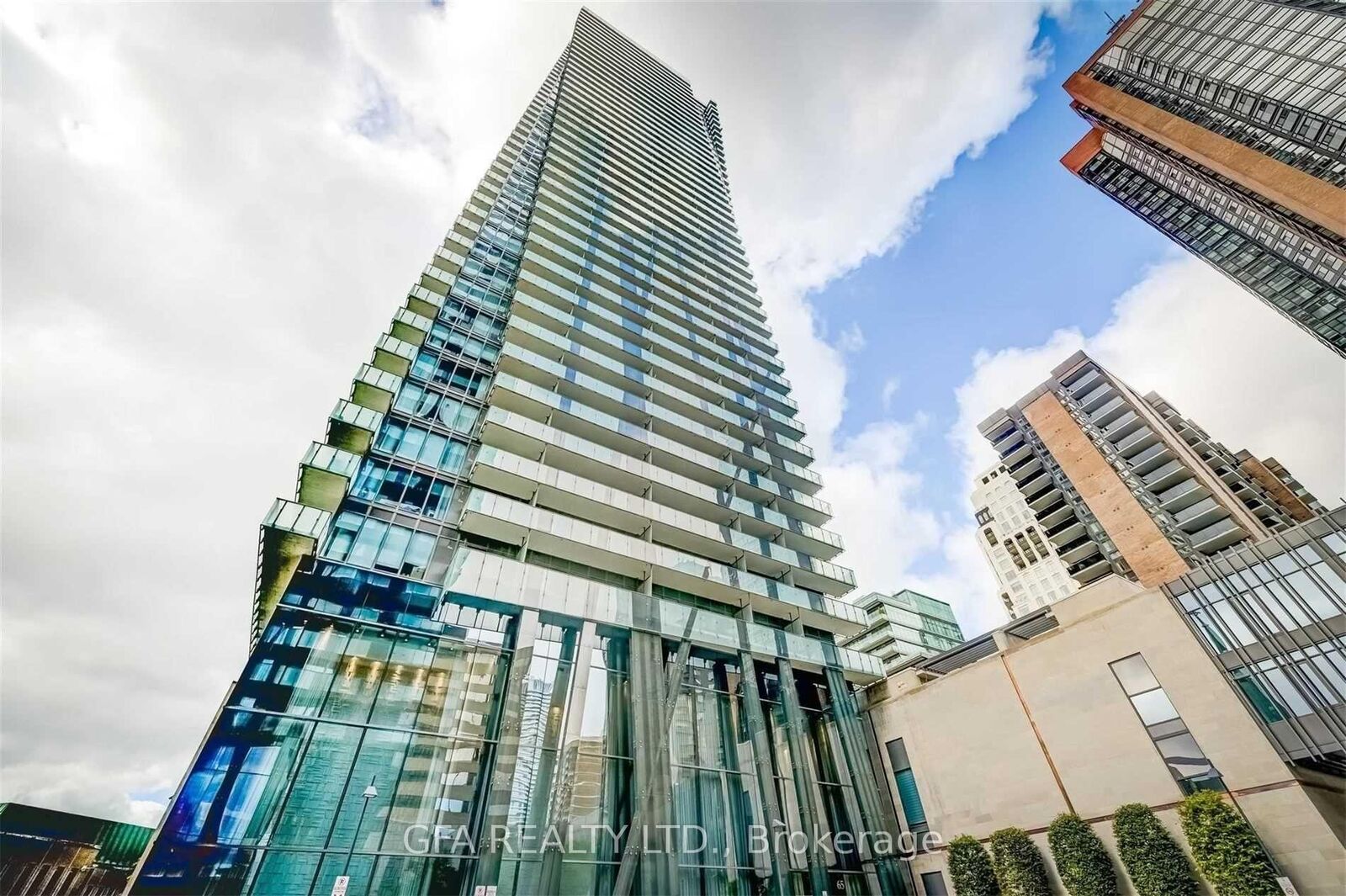 Property Photo:  65 St. Mary Street 3701  ON M5S 0A5 