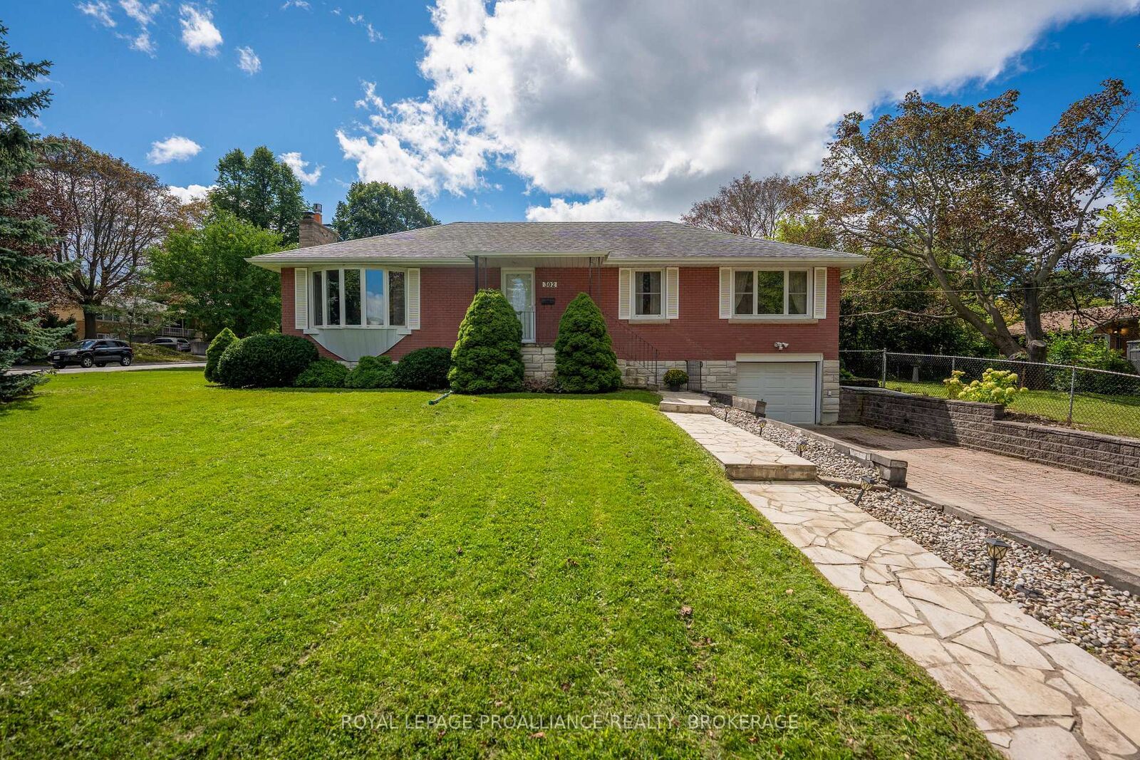 Property Photo:  302 Arrowhead Place  ON K7M 3L3 