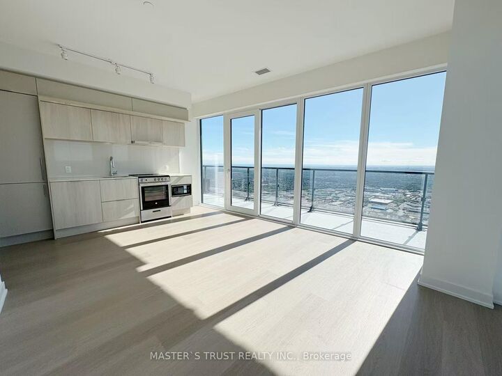Property Photo:  448 Burnhamthorpe Road W 7502  ON L5B 0R4 