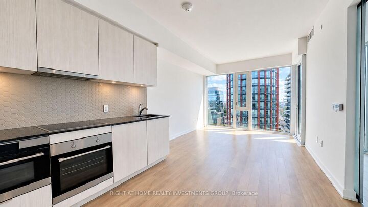 Property Photo:  158 Front Street E 1711  ON M5A 0K9 