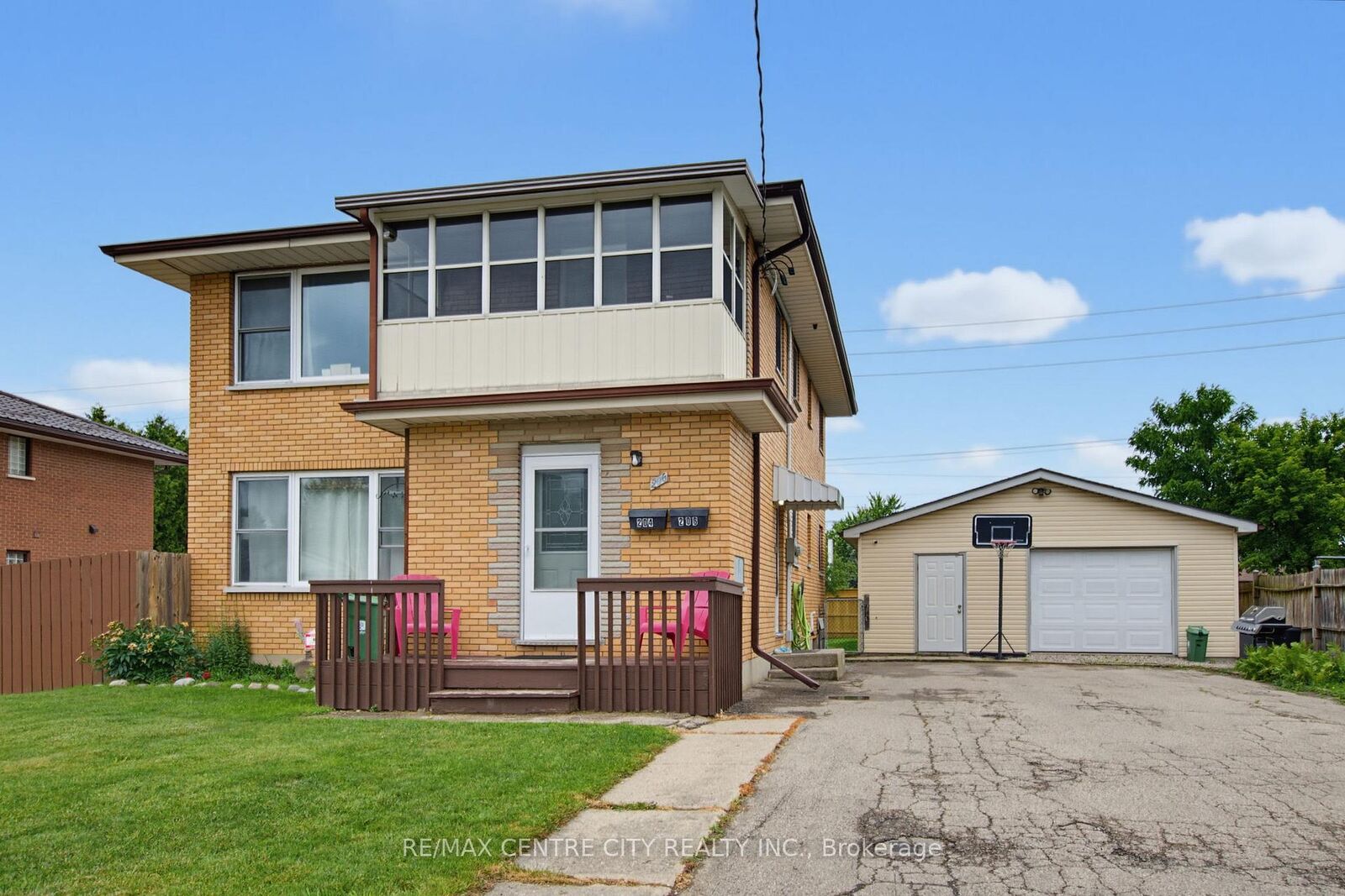 Property Photo:  204 Burnside Drive  ON N5V 1B7 