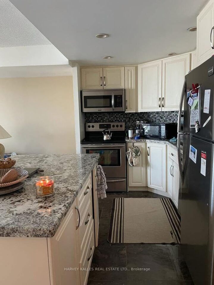 Property Photo:  8 York Street 610  ON M5J 2Y2 