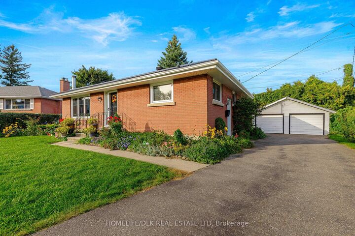 Property Photo:  11 Fairmont Place  ON K6V 3G4 
