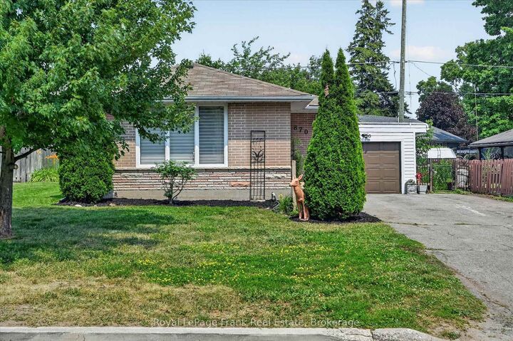 Property Photo:  870 Hemlock Street  ON K9H 6C9 