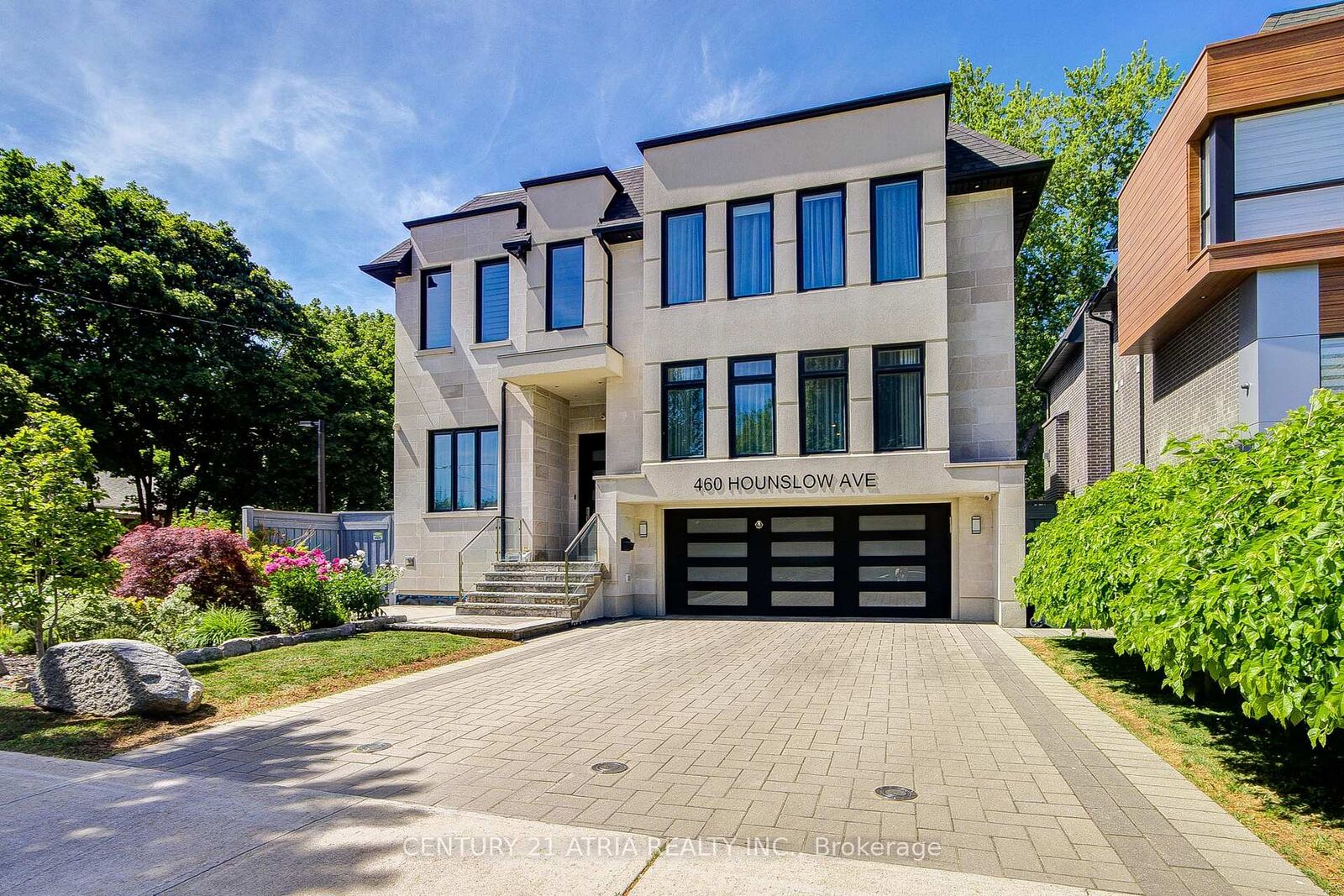 Photo de la propriété: 460 Hounslow Avenue ON M2R 1H8