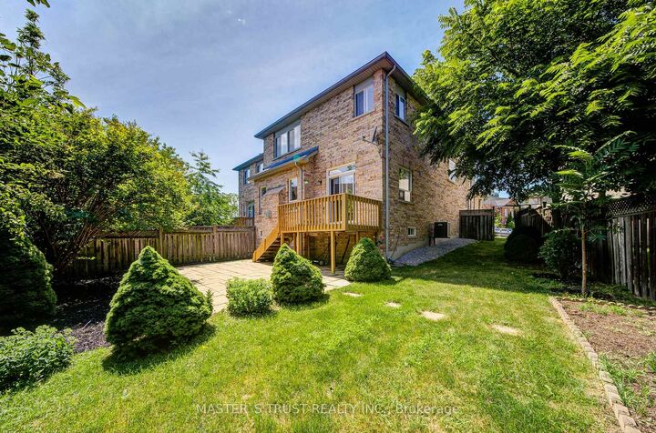 Property Photo:  33 Levellands Crescent  ON L4B 0A5 