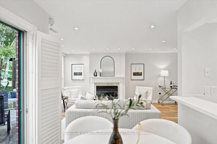 Property Photo:  100 Arbors Lane Th18  ON L4L 3Z2 