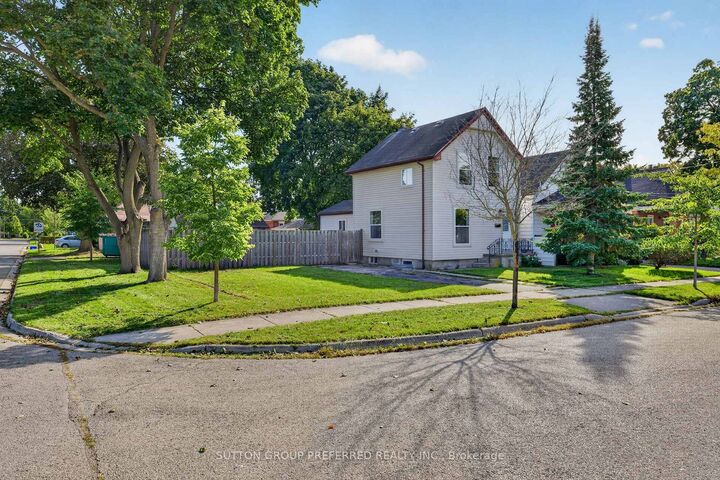 Property Photo:  118 Delaware Street  ON N5Z 2N5 
