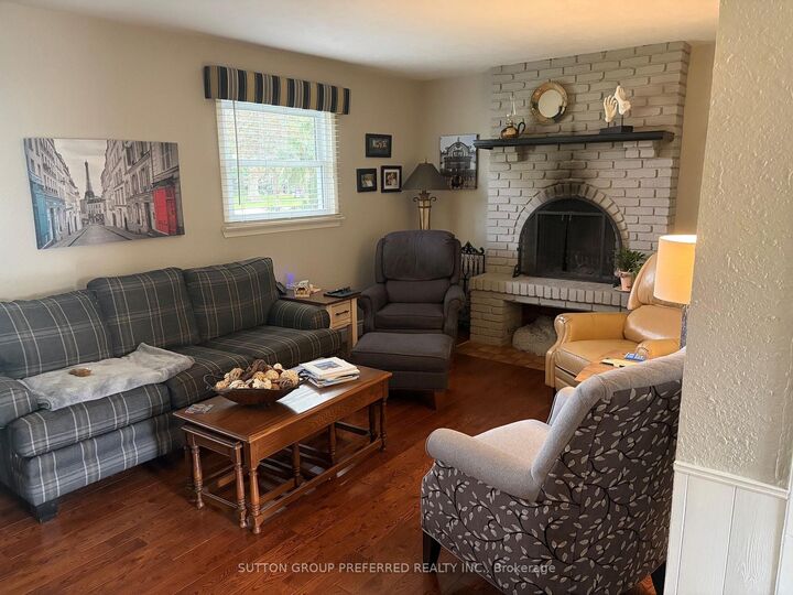 Property Photo:  20 Cedarwoods Crescent  ON N7L 3W6 