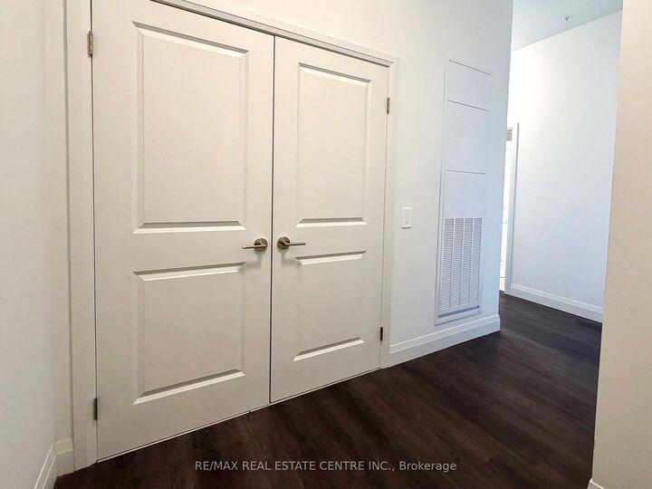 Property Photo: 1333 Weber Street E 106 ON N2A 1C2