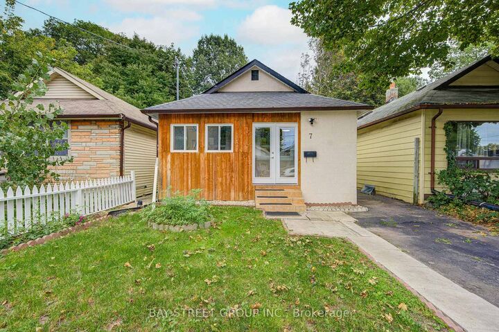 Property Photo:  7 Emmott Avenue  ON M1L 2X2 